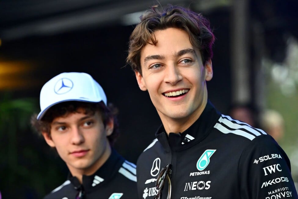 Mercedes le aplica la pena máxima a Antonelli en su casa y guarda la otra bala para Russell