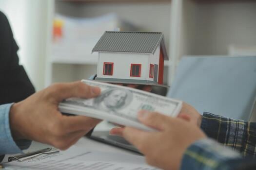 Créditos hipotecarios UVA: con una relación cuota-ingreso del 25%, el piso salarial para calificar se ubica en 3,4 millones de pesos