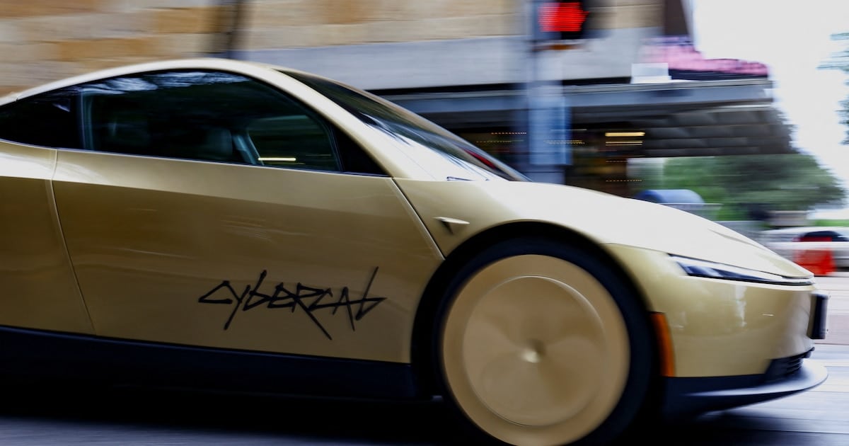 Tesla y el Cybercab: la auditoría que pone en jaque la lógica de "yo me autocertifico y listo"