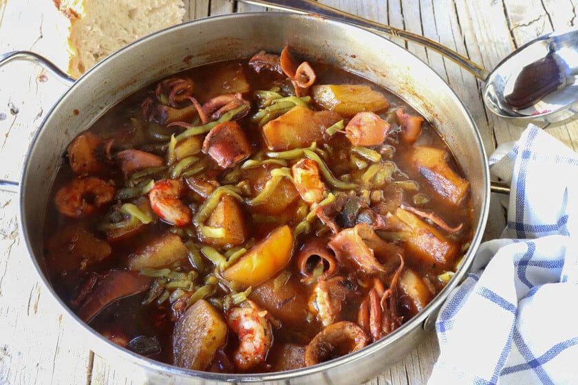 Chipirones con patatas: el guiso marinero que se cocina en media hora y no falla