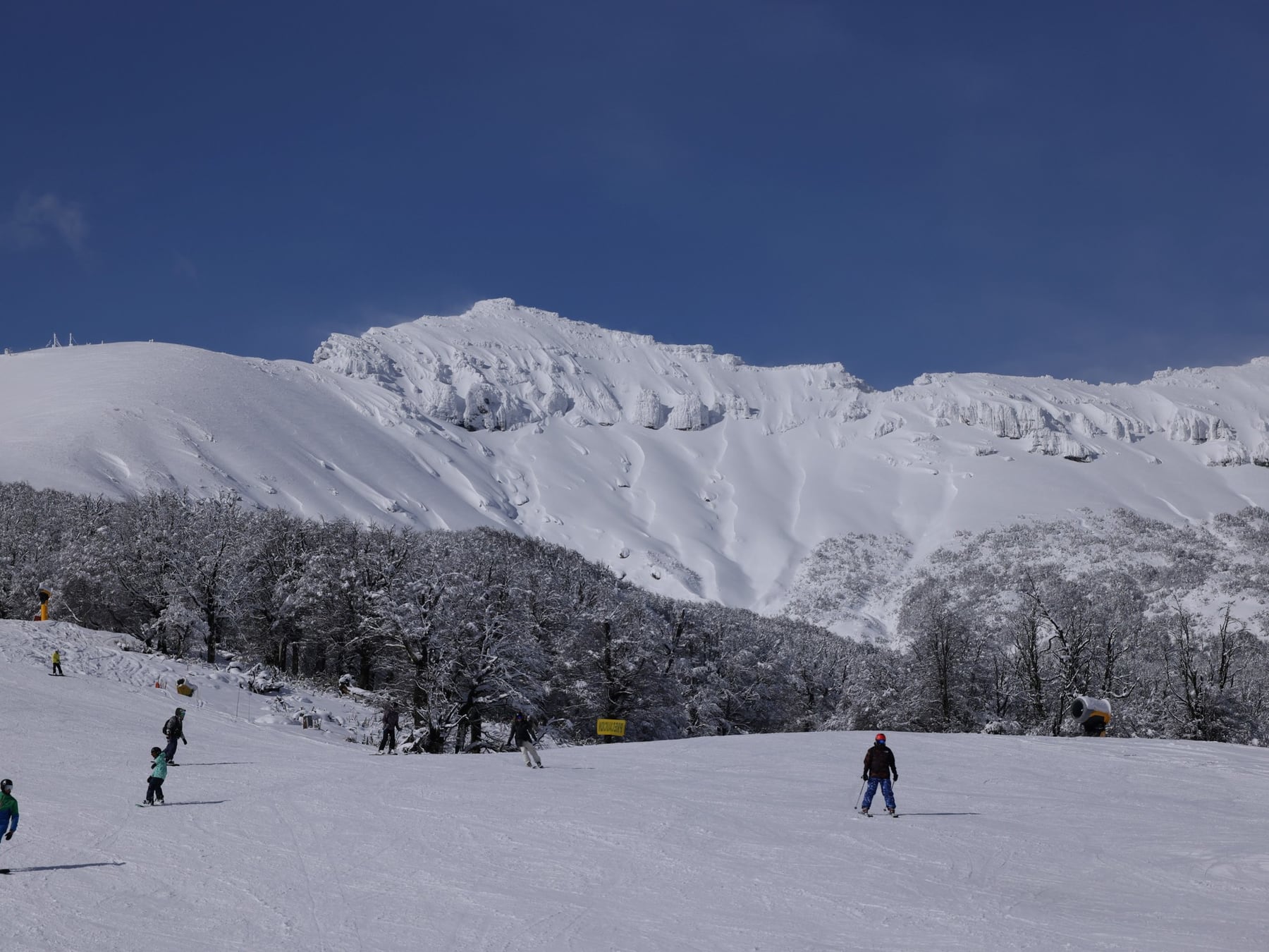 Septiembre en la nieve: los cerros argentinos estiran la temporada y bajan los precios
