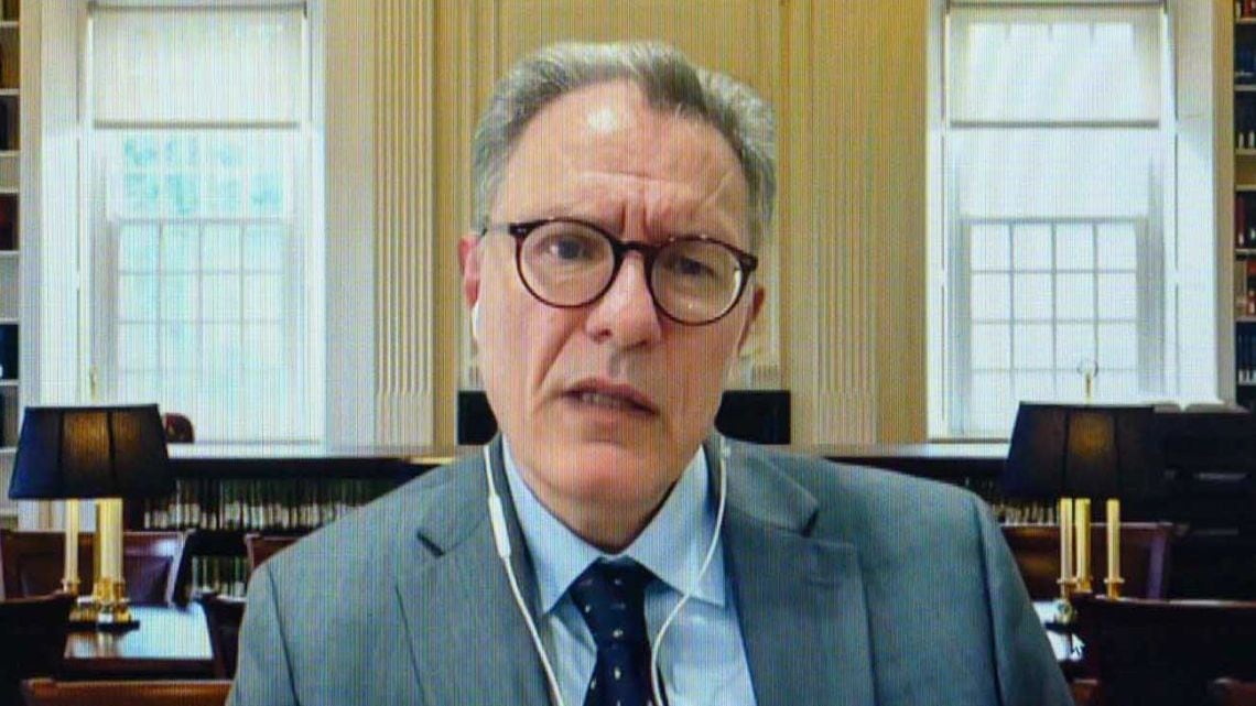 Floridi lo dice sin vueltas: la inteligencia artificial no piensa, actúa y listo
