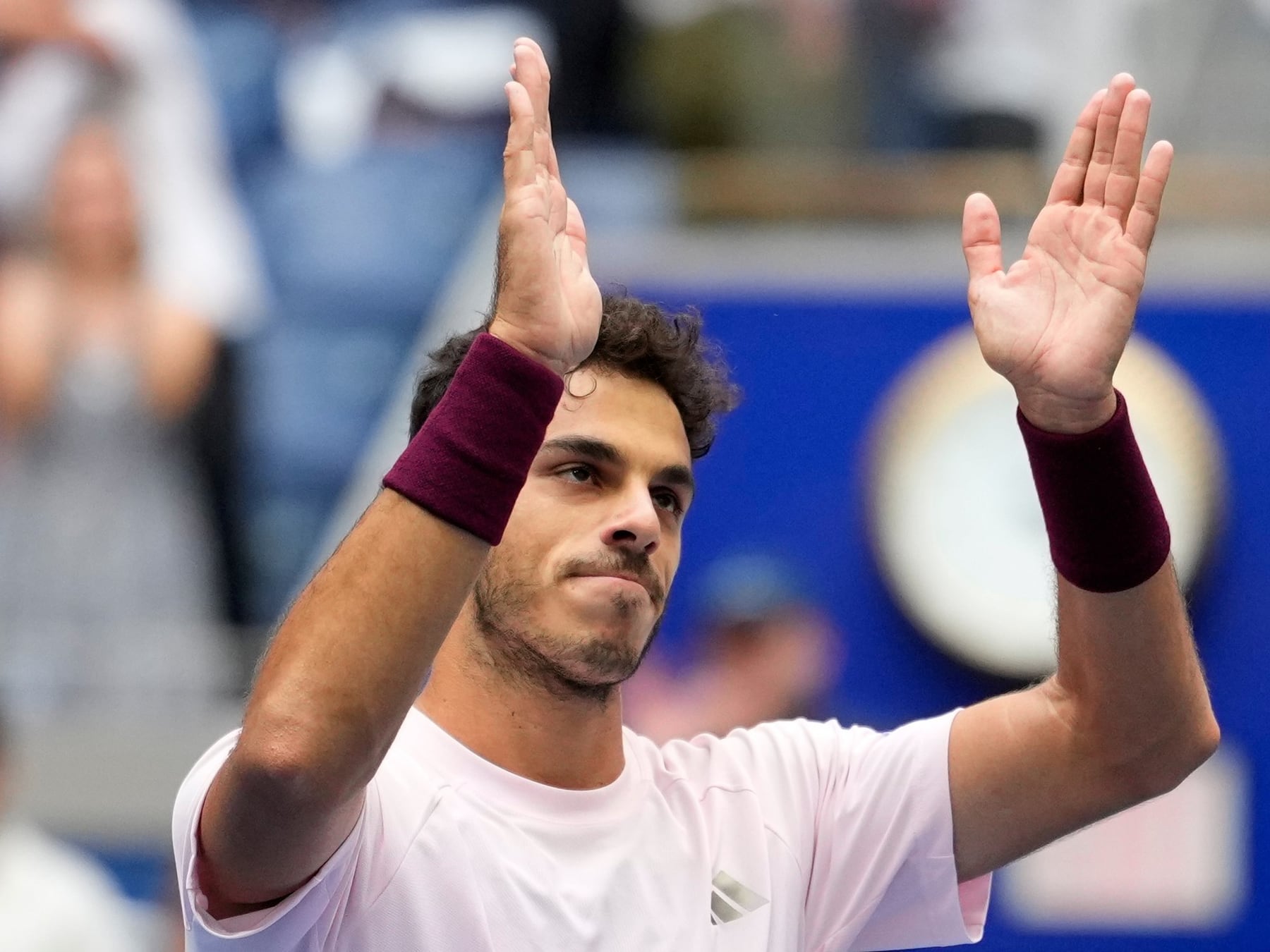 Cerúndolo revive en el Ashe: remontó dos sets, bailó a Fritz y se metió en octavos del US Open