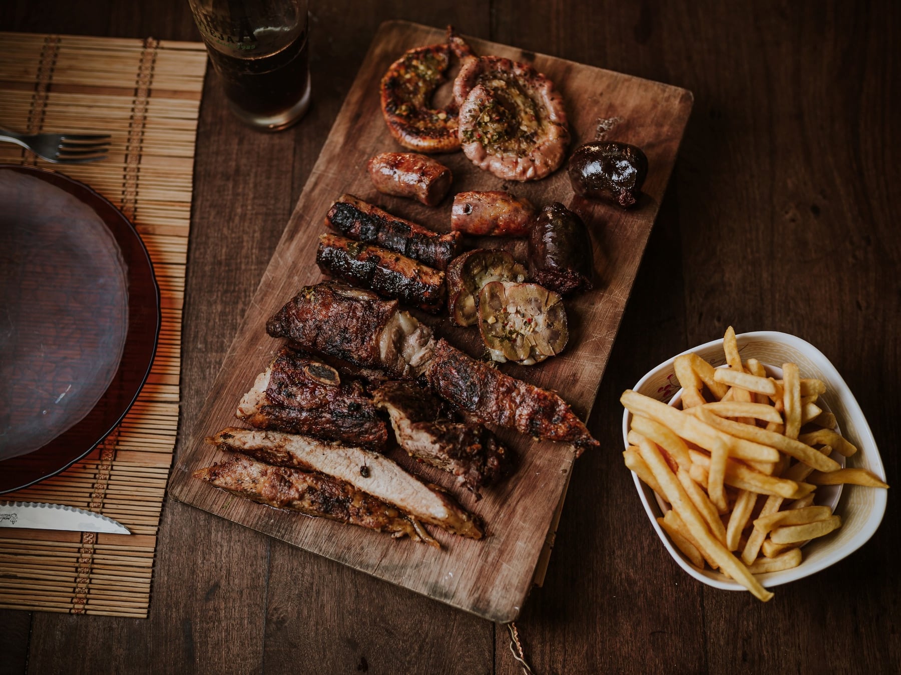 Asado sin cuentas pendientes: cuánta carne poner en la parrilla según los comensales y el corte