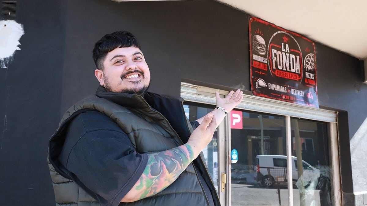 De acampar en la calle a dueño de su propia rotisería: la historia de Ezequiel, el cocinero que se hizo solo en Neuquén