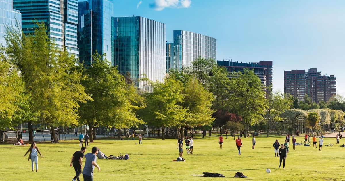 Vivir frente a un parque en la Ciudad duplica el ticket del alquiler en algunas zonas