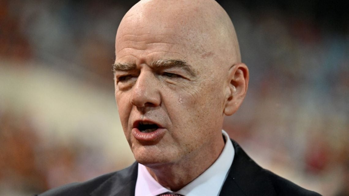 Francia le soltó la mano a Infantino y ahora quiere pelearle la FIFA desde adentro