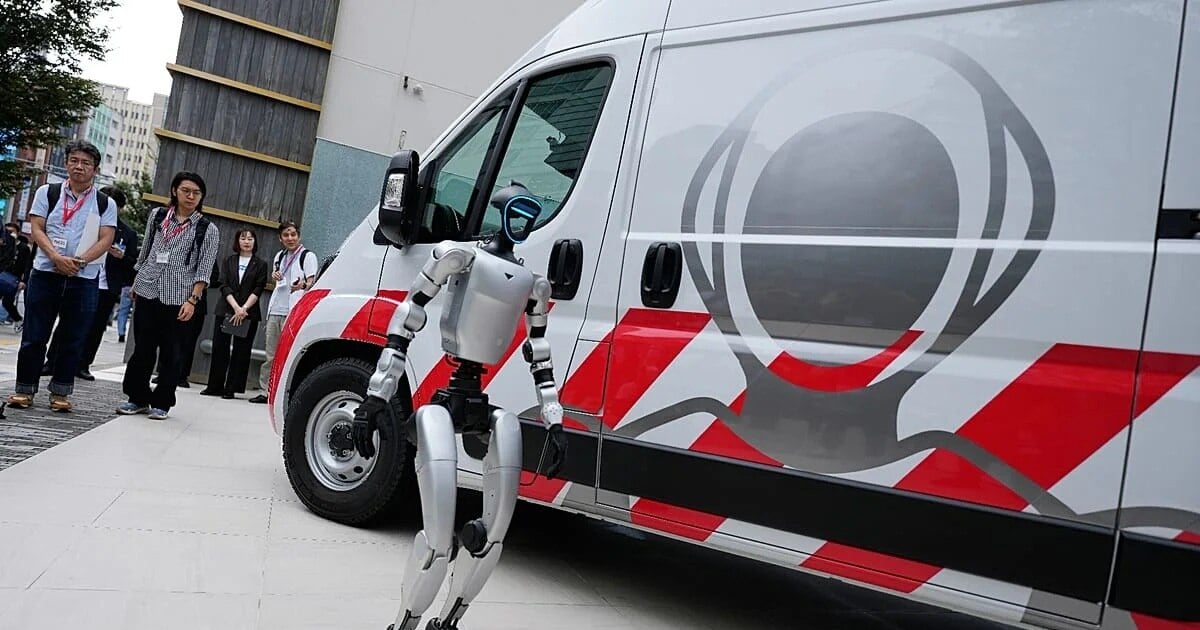 Una "ambulancia" para robots humanoides: la apuesta de Japón para que la fábrica no se detenga