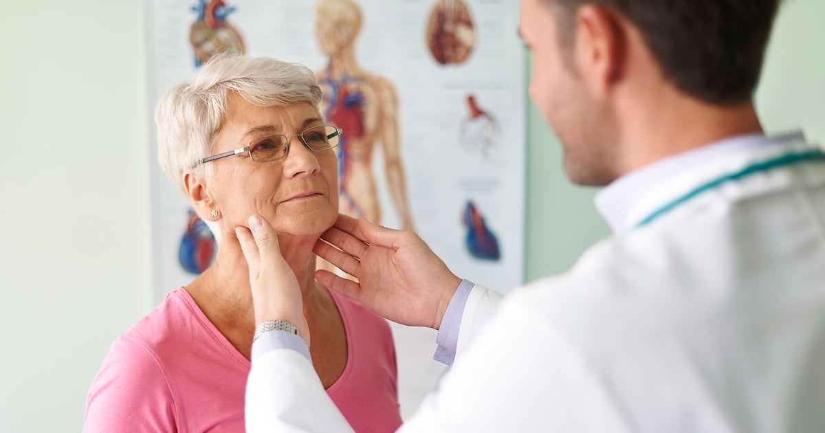 Cuando un bulto en el cuello deja de ser un trámite menor: las señales que un internista pide mirar con atención