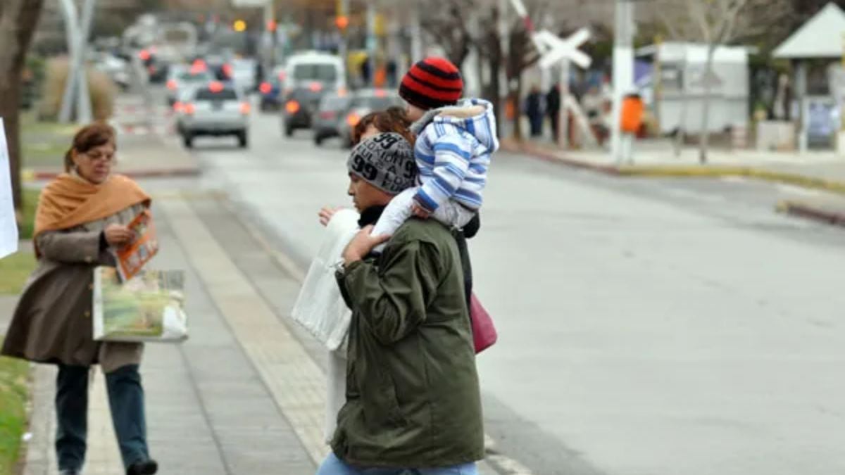 Neuquén arranca la semana con helada matinal y cierra la tarde con 21 grados bajo un sol que no quiere despedirse del invierno