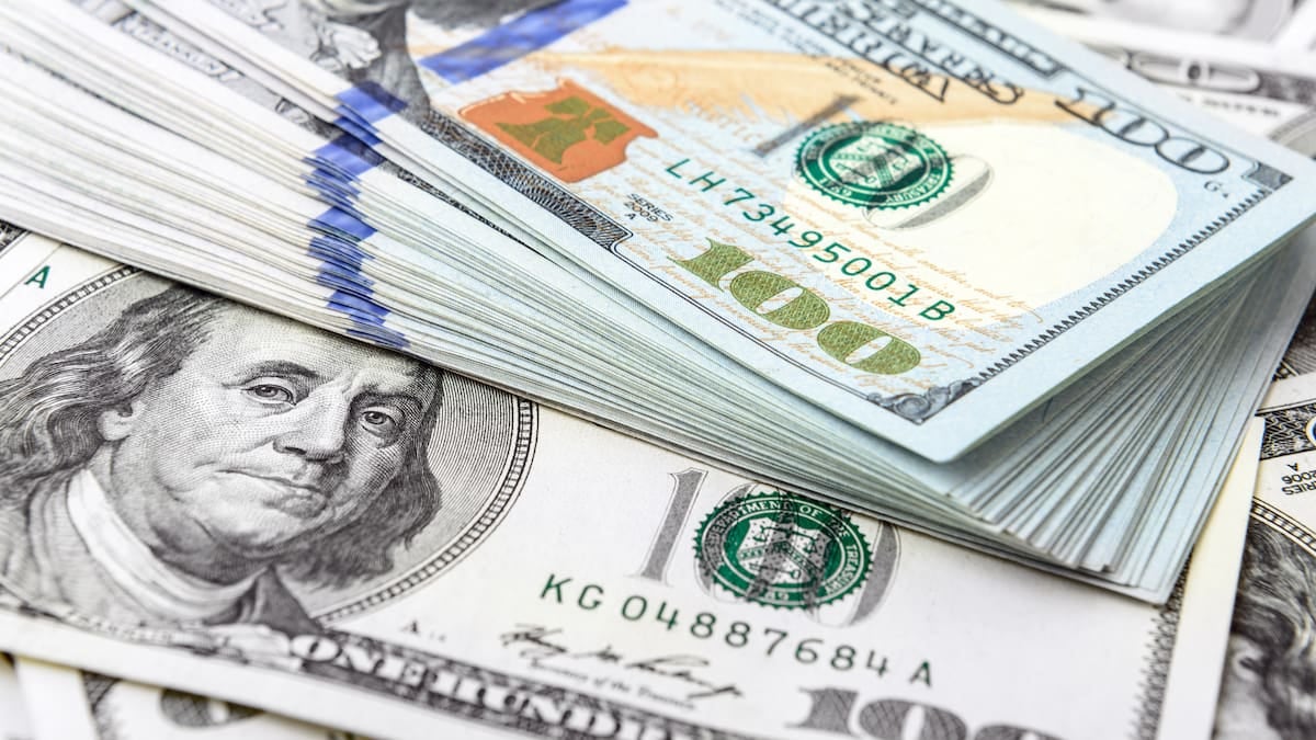 El dólar oficial se sostuvo en $1.530 y el blue quedó a $1.545: cómo quedó cada variante del tipo de cambio este lunes