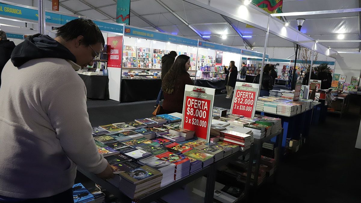 La Feria del Libro de Neuquén despliega una jornada que cruza lapicera y pantalla en el Museo Nacional de Bellas Artes
