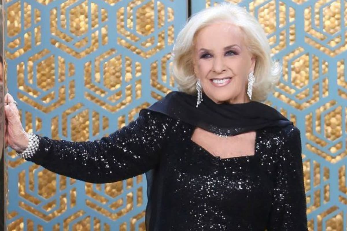 Mirtha Legrand volvió a internarse y la mesaza queda otra vez en manos de Juana Viale