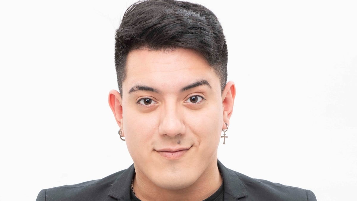 Iván Ramírez se saca las pelucas y se anima a cantar con su propia voz en la pantalla de Guido Kaczka