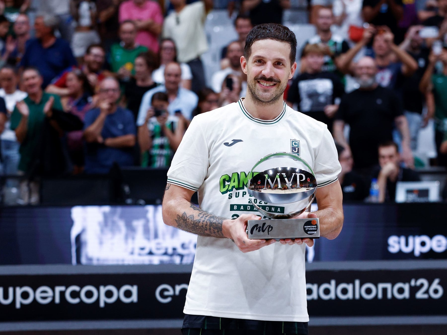 Laprovíttola le ganó la final a su ex con una lluvia de triples y se consagró con la Penya