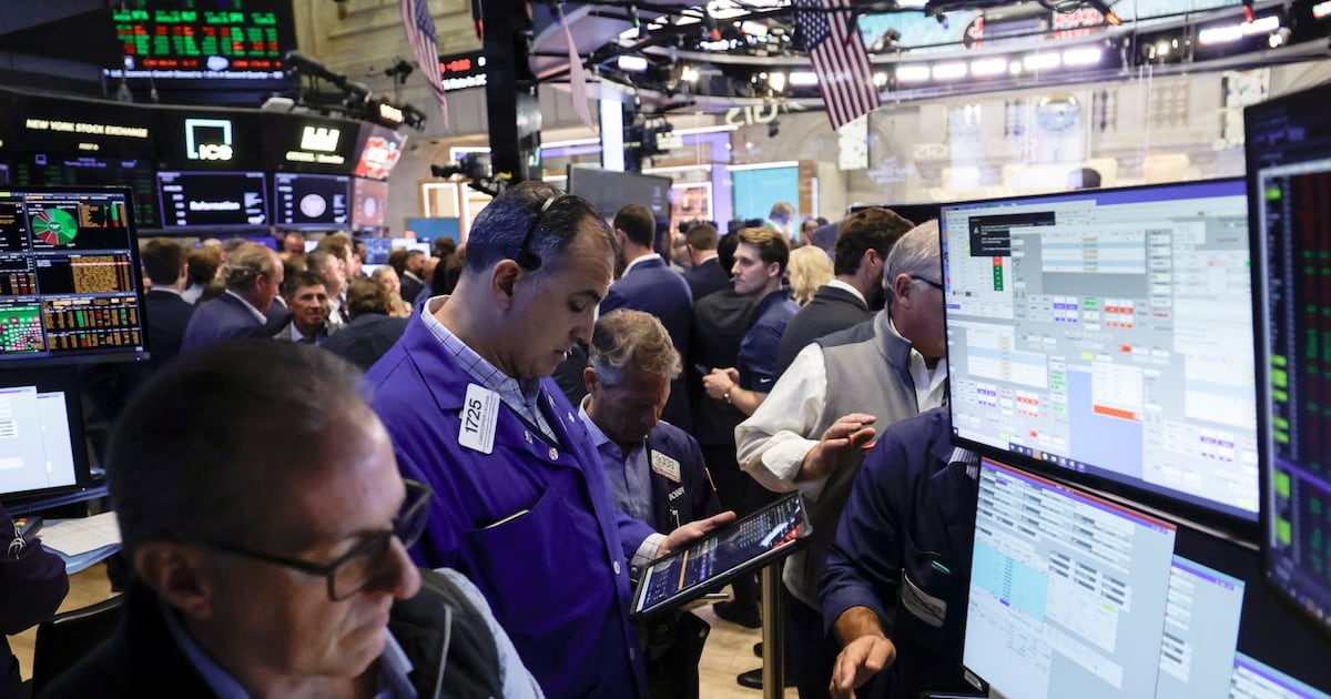 El dólar blue tocó los $1.560 y el mayorista cerró con una suba marginal en otra rueda de leves movimientos