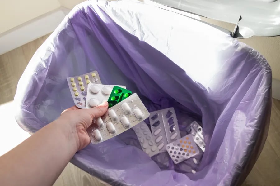 Medicamentos vencidos en la calle: el alerta que sacudió a Neuquén y la forma correcta de tirarlos