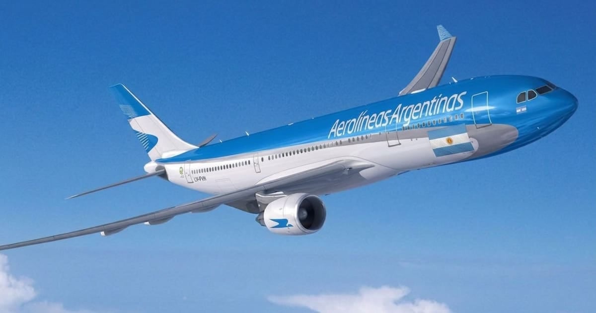 Aerolíneas Argentinas amplió su grilla para el verano 2027: cuánto salen los pasajes frente a la oferta de la competencia