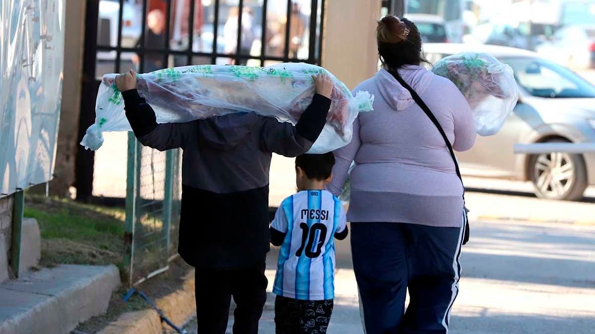 Dos sábados para cargar la heladera en el Mercado Concentrador del Neuquén, con chivito y trucha como estrellas