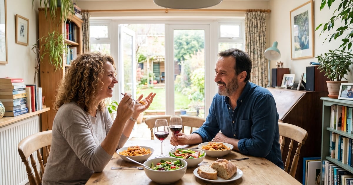 Comer con la pareja modifica la respuesta del cuerpo: la glucosa sube menos cuando se comparte la mesa