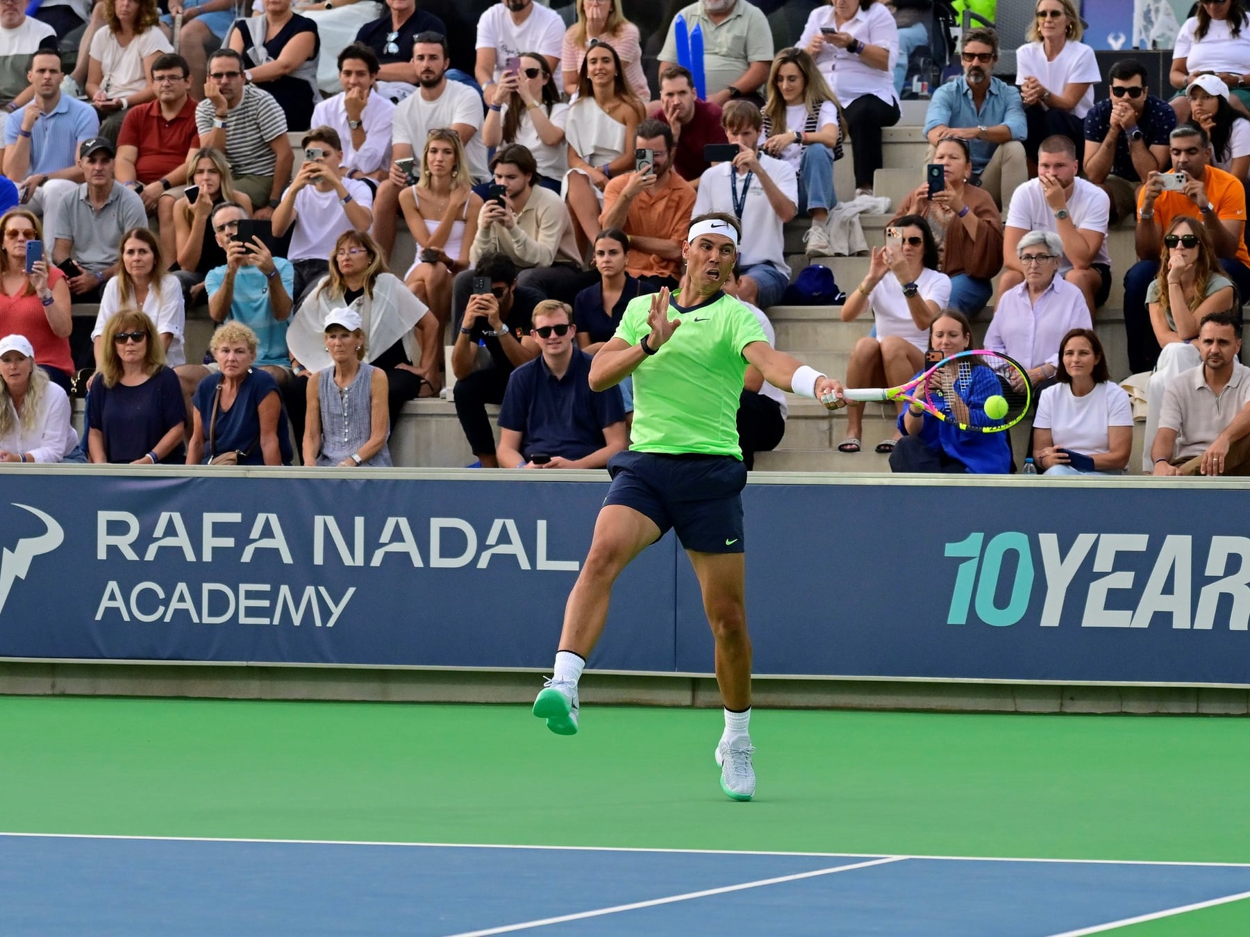 Nadal volvió a la cancha y festejó a lo grande con Moyá: diez años de su academia, una tarde de amigos y un desempate de película