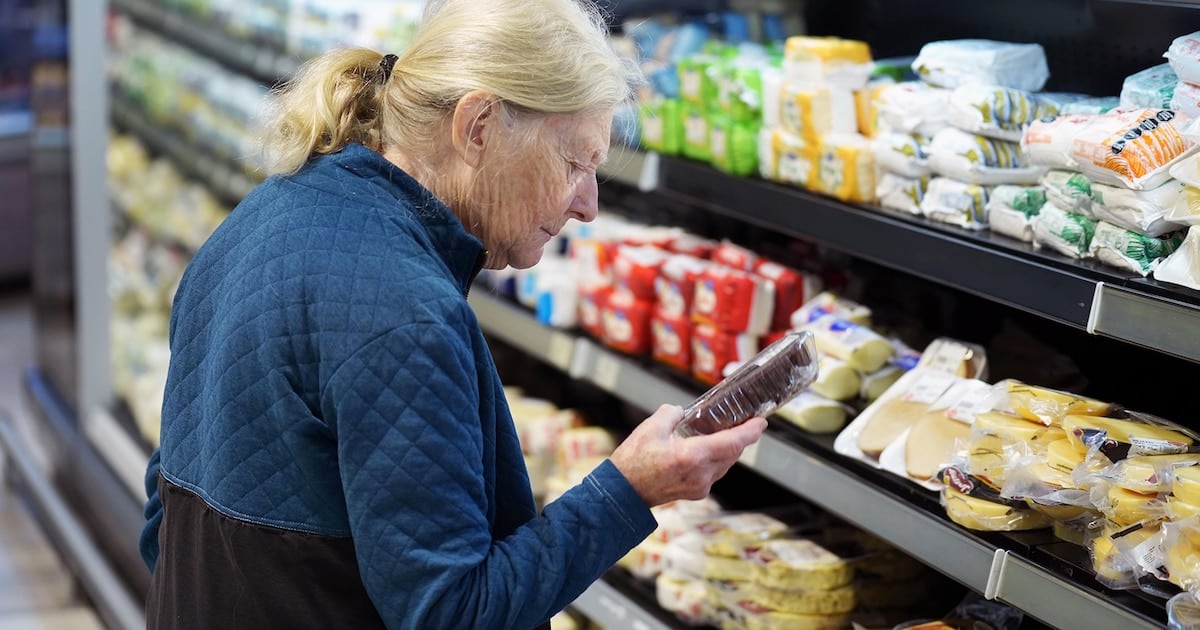 La brecha de precios entre supermercados se ensancha en frutas y verduras y se achica en farmacia