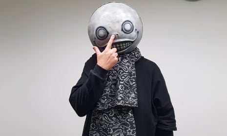 Yoko Taro y la confesión que sacudió Tokio: trabaja para no perder la cabeza