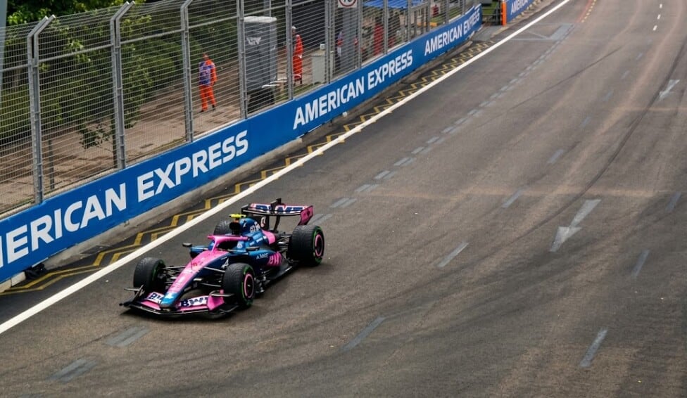 Verstappen se adueñó de Marina Bay bajo el diluvio y Colapinto se quedó mirando la curva 14