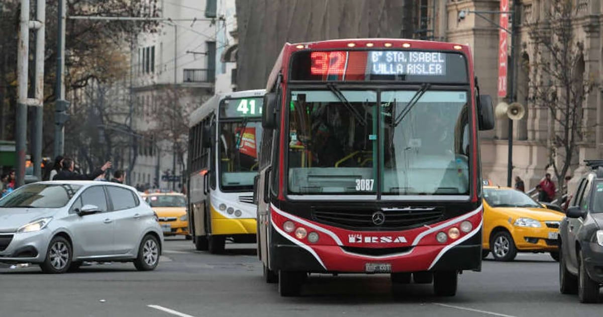 Tarifas de colectivos en Argentina: la brecha entre ciudades supera los 2.400 pesos por viaje