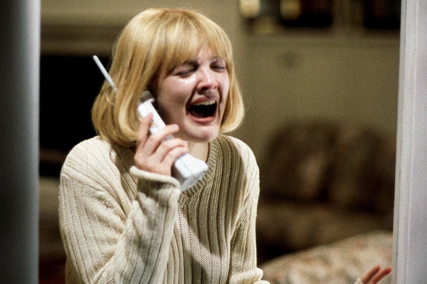 Wes Craven, el director que encendió un mechero imaginario para quebrar a Drew Barrymore en la primera escena de Scream