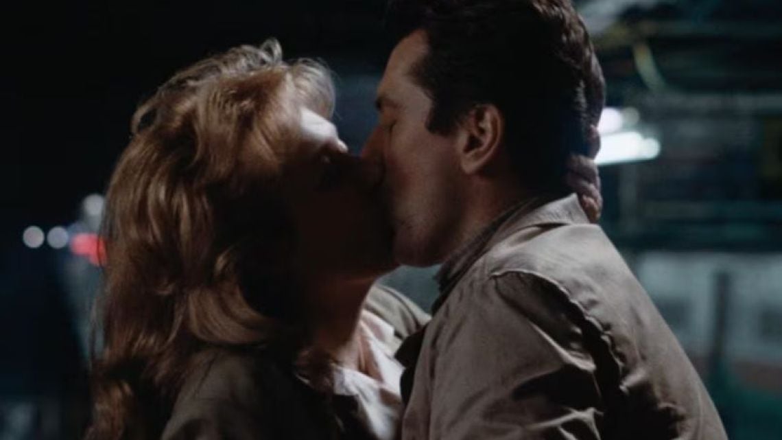 Dos extraños en un vagón de tren: el romance adulto que De Niro y Streep se animaron a rodar en plena Manhhattan