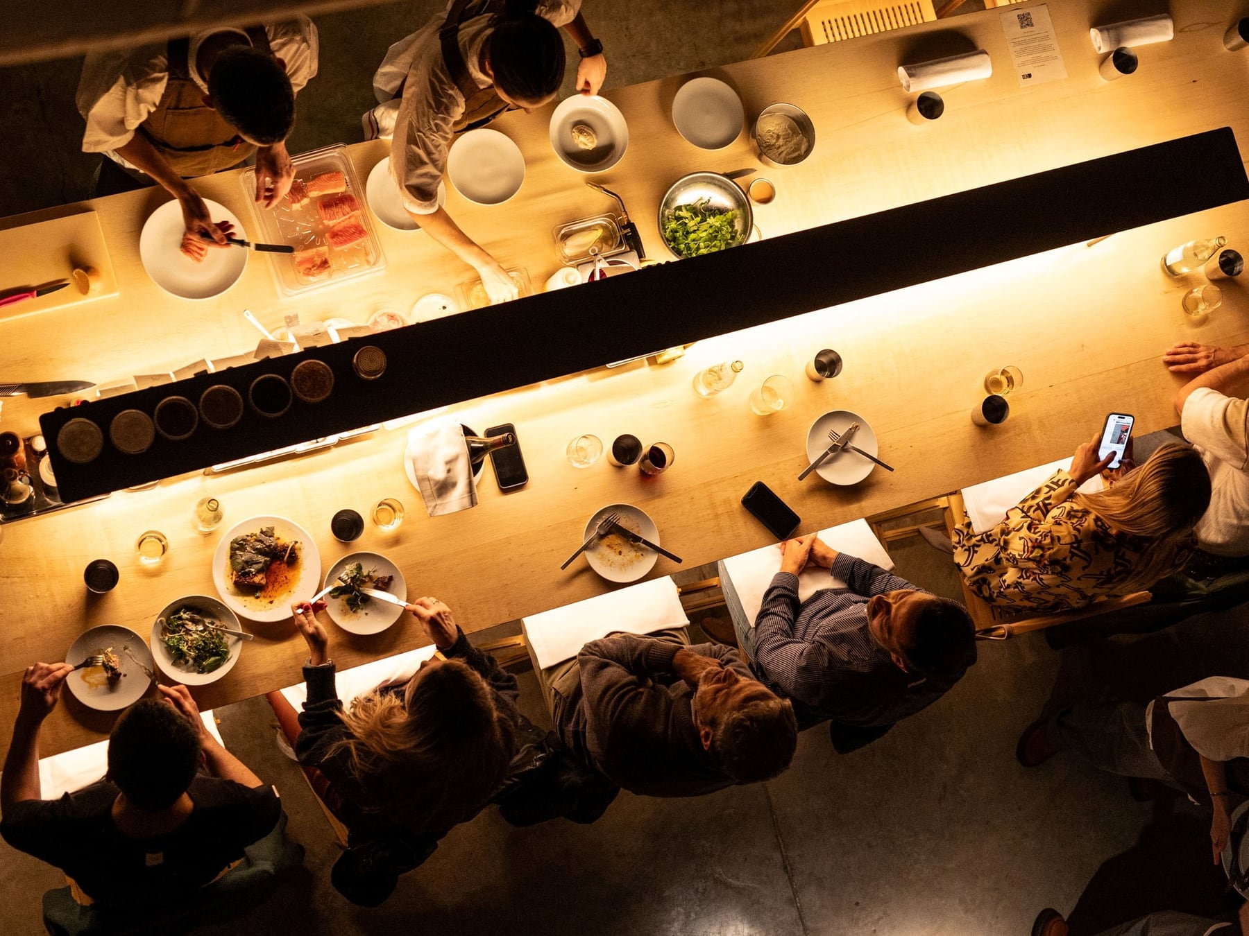 Comer fuera, un acto de cálculo: menos plato, más foto y la cuenta bajo la lupa