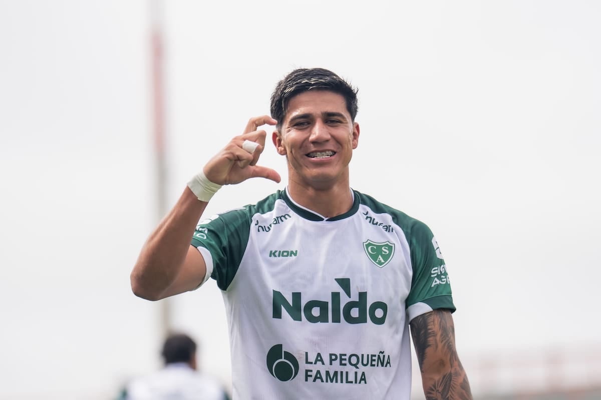 Marabel, el nueve de Sarmiento que se rehízo de un fierro en la pierna y ahora va por la cima goleadora del Clausura
