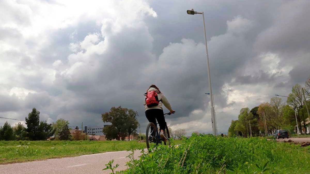 La semana que Neuquén se puso gris: el finde llega pasado por agua y con tormenta a la vista