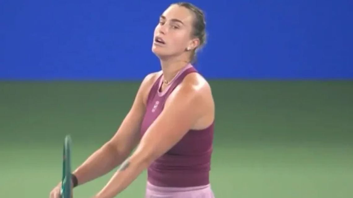 Li le cortó el vuelo a Sabalenka en Wuhan y la dejó con las valijas listas