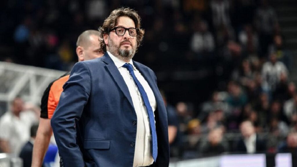 Baskonia cortó a Galbiati, mueve piezas y va por Perasovic para apagar el fuego europeo