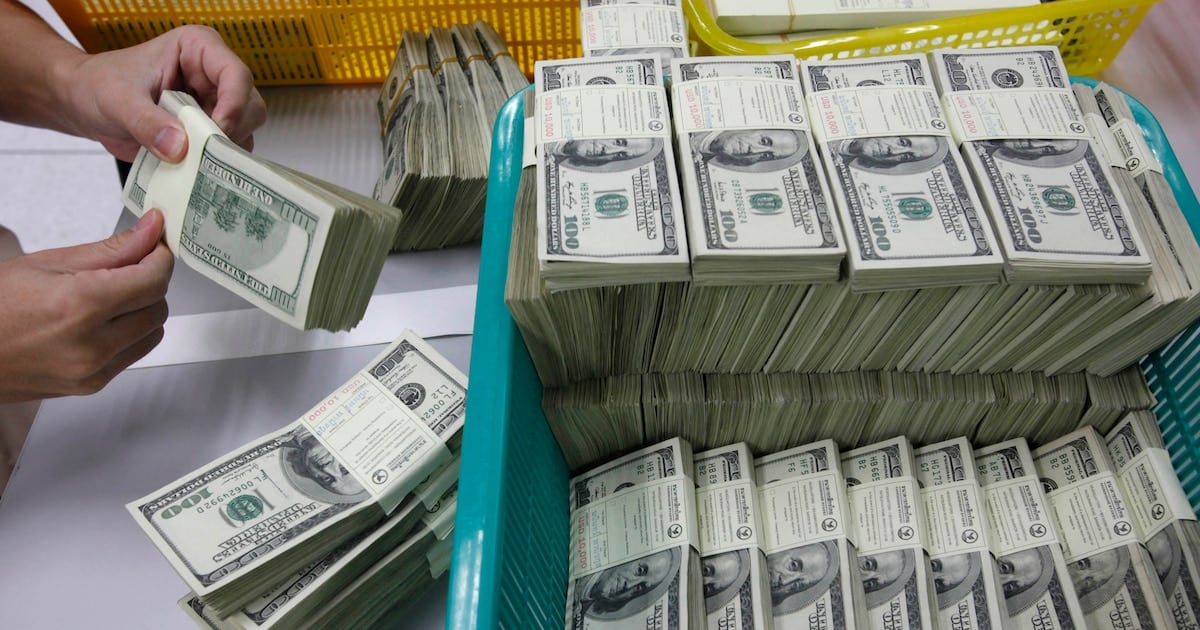 El dólar cerró sin cambios en sus principales referencias y el Central volvió a comprar reservas
