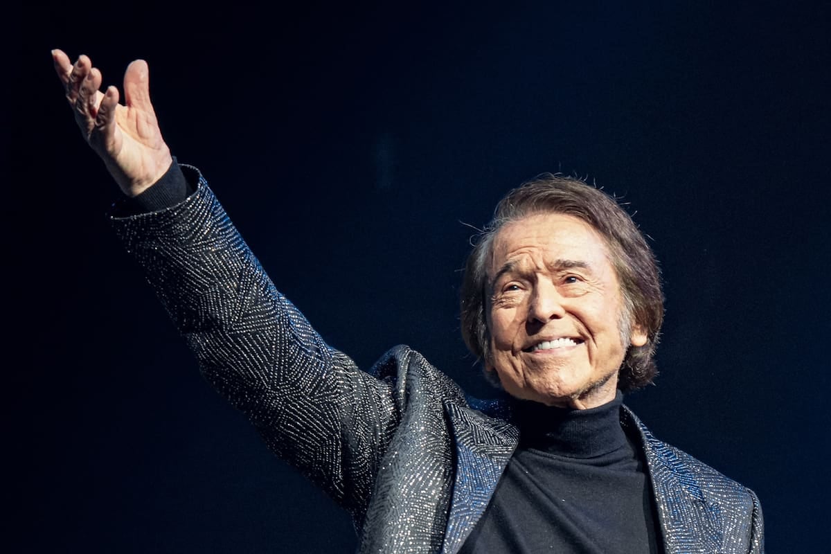 Raphael vuelve al Gran Rex con su gira despedida y trae una vida entera en ocho capítulos