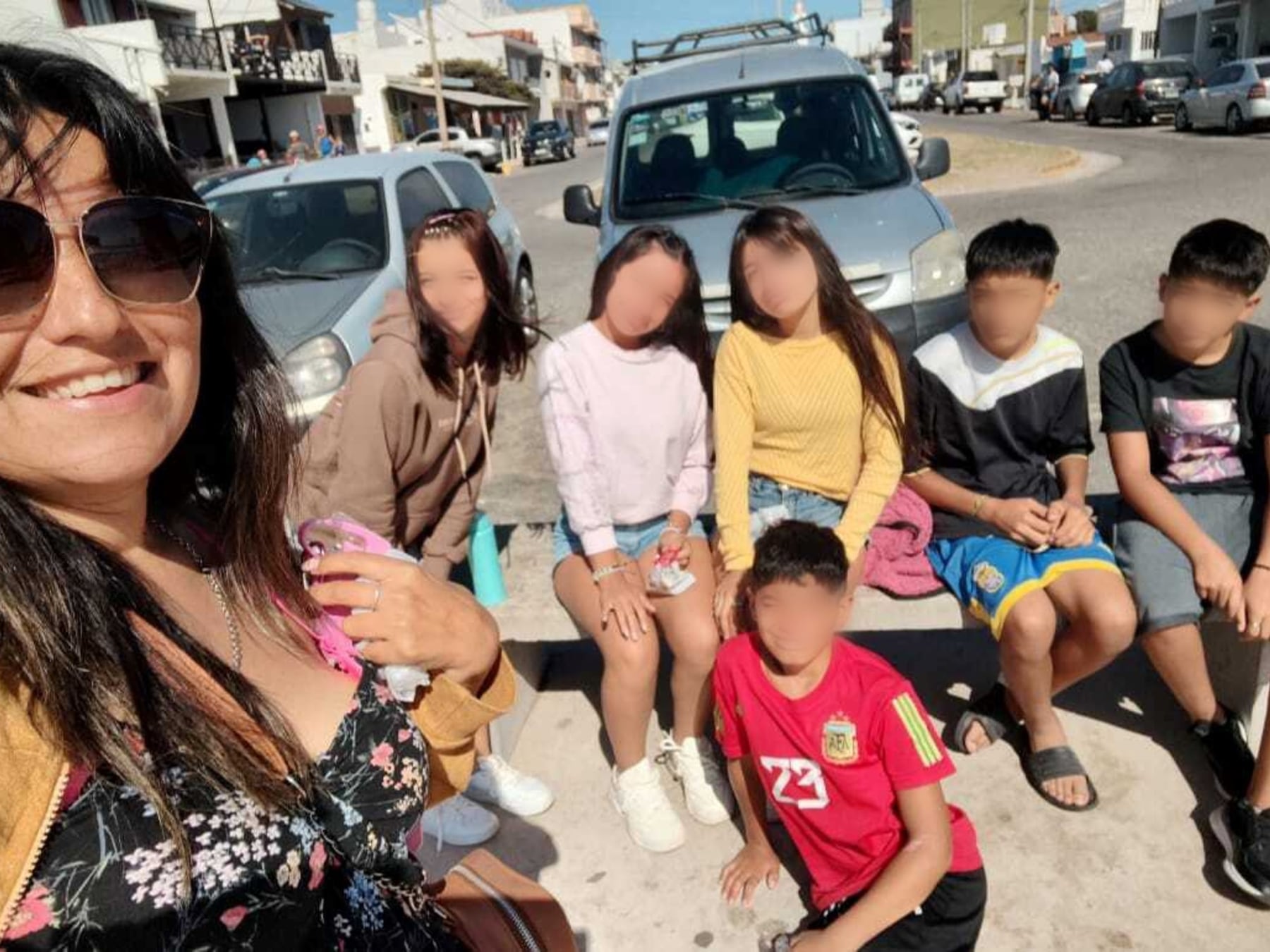 De seis a siete en casa: la mujer que adoptó a seis hermanos, se embarazó en el medio y hoy cuenta cómo armó una familia de nueve