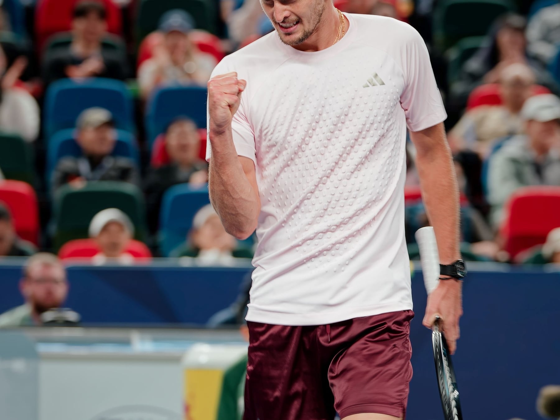 El alemán sigue de racha: Zverev barrió a De Miñaur y va por otra semi en Shanghái