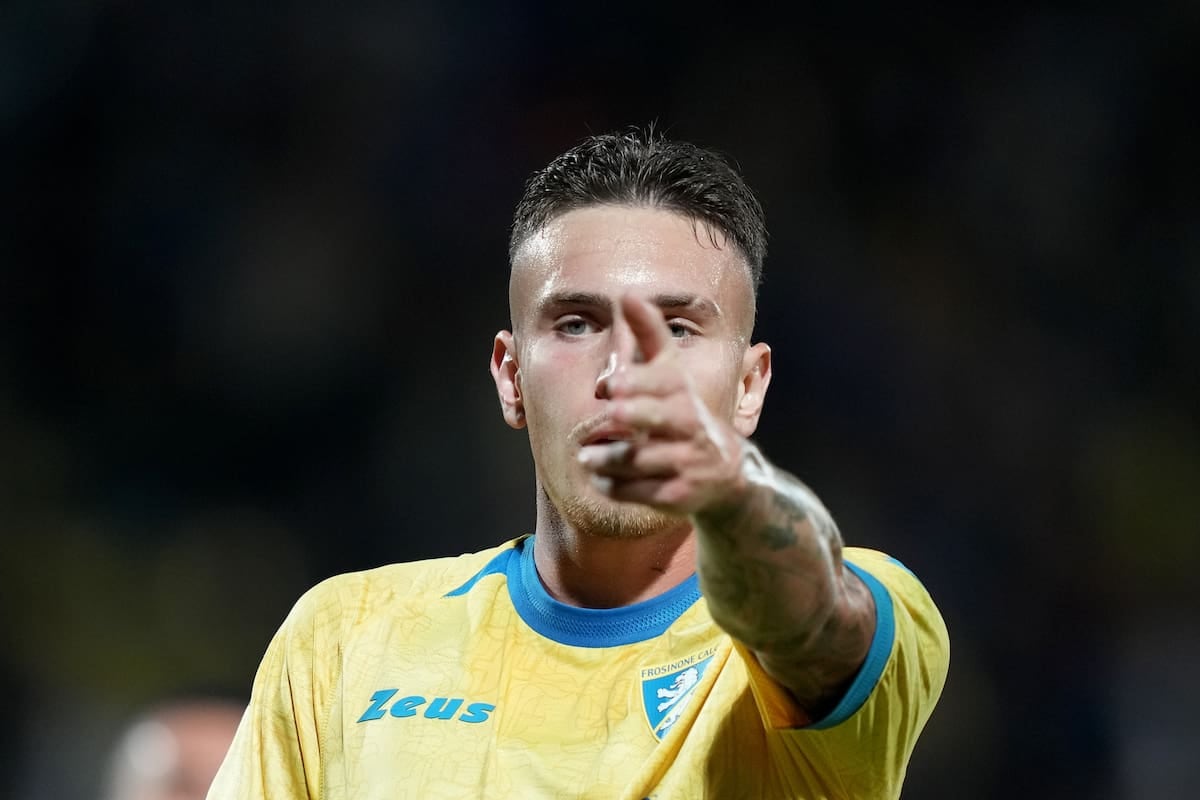 Hat-trick del italiano Raimondo en Frosinone: ocho gritos y la cima de la Serie A