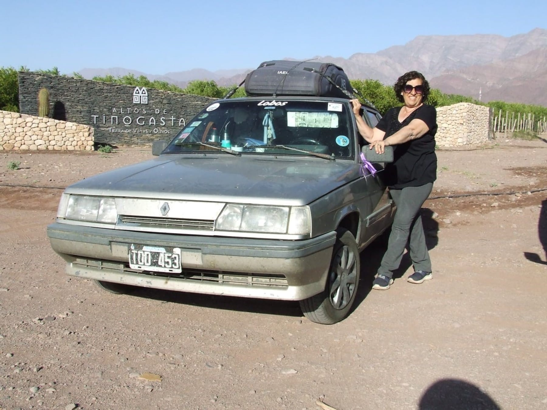Delia sale de Lobos en su auto transformado en casa y ya lleva tres años recorriendo pueblos argentinos