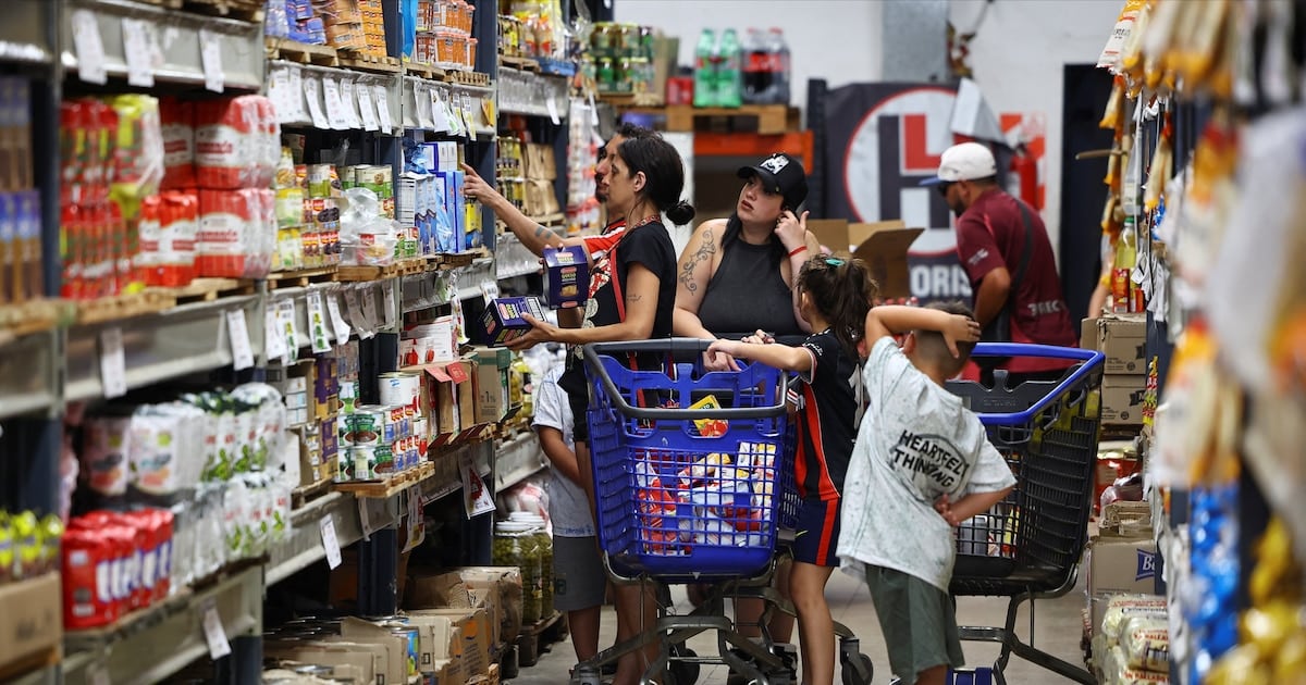 La inflación se estabiliza en torno al 1,7% mensual y los analistas proyectan un sendero en zigzag hasta 2027