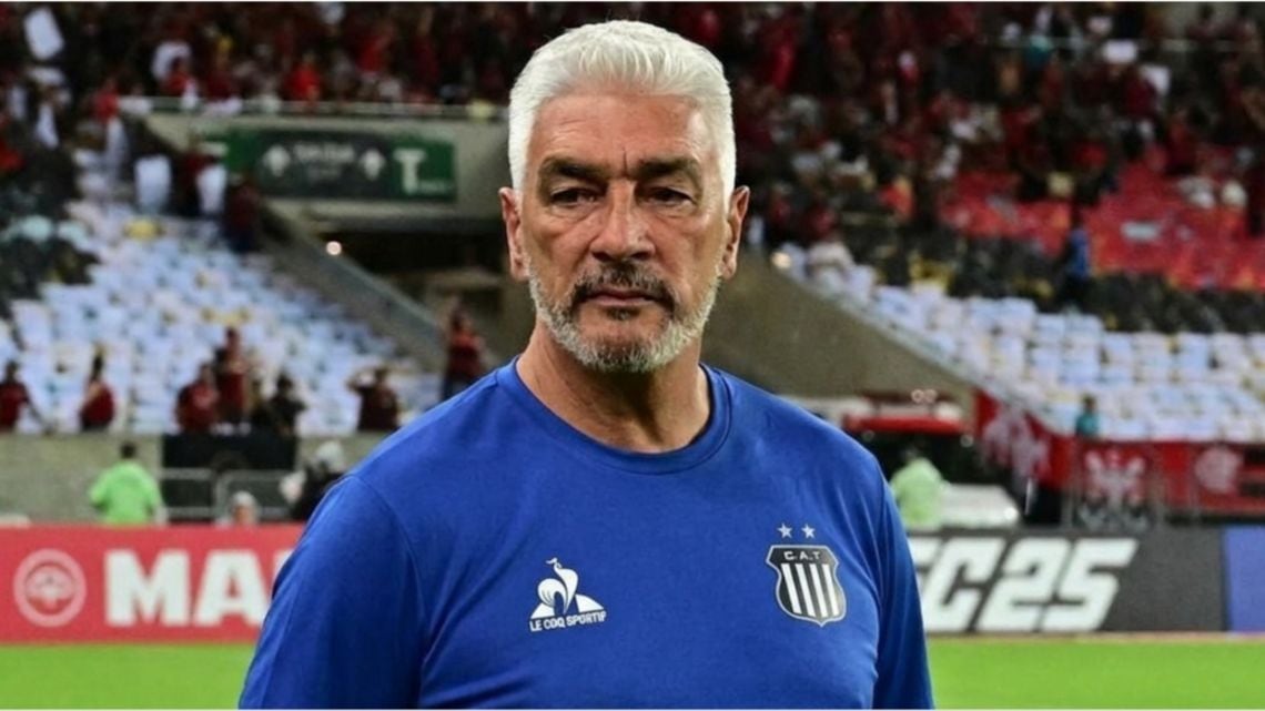 Talleres se cae a pedazos en la Bombonera y De Felippe estalla: "¿A quién querés que ponga, a mi vieja?"