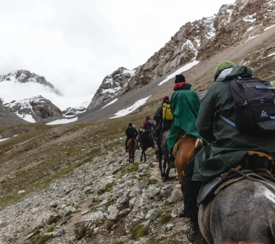 A lomo de caballo por Caviahue: una propuesta familiar donde el animal es parte del convite