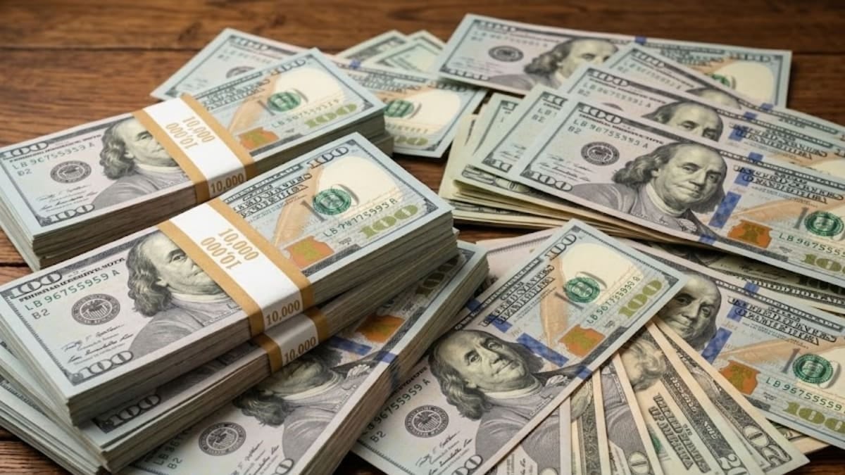 El blue cerró a $1.555 y la brecha con el oficial se mantuvo en apenas veinte pesos