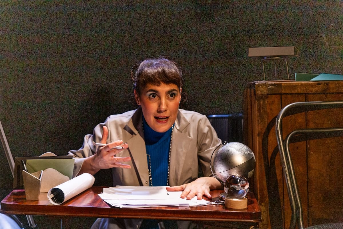 Una científica con las estrellas en contra: "Estrellada" se sube al escenario de Villa Crespo para contar lo que la historia borró