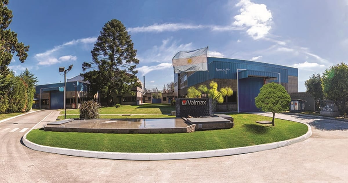 Laboratorio Valmax paraliza su planta en Ituzaingó, despide a medio centenar de empleados y acumula 196 cheques rechazados por 156 millones de pesos