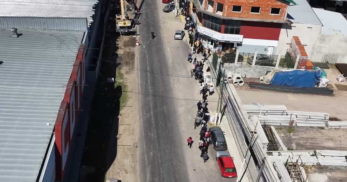 Una distribuidora de Ezeiza postulantes para cubrir cuarenta vacantes y expone la precariedad laboral del conurbano