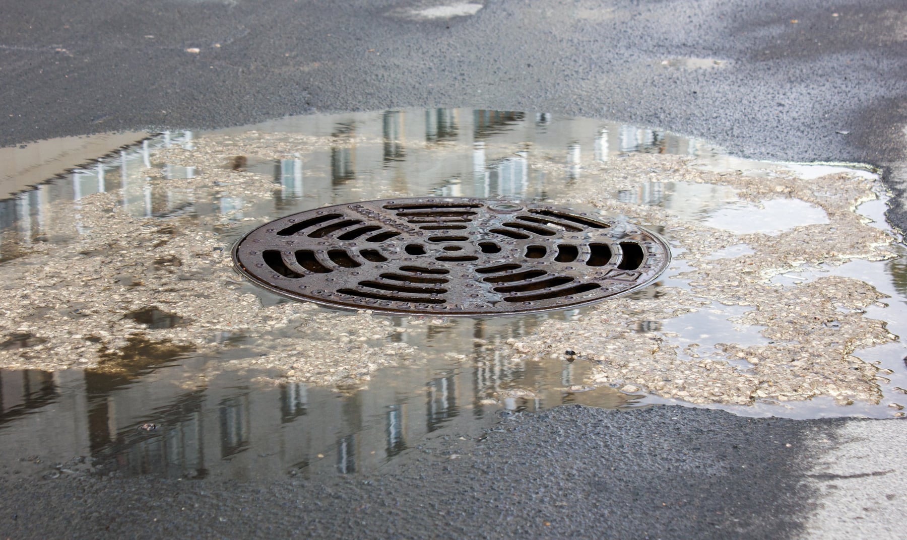 Tormentas en Neuquén: el manual vecinal para que el agua no se quede en la calle